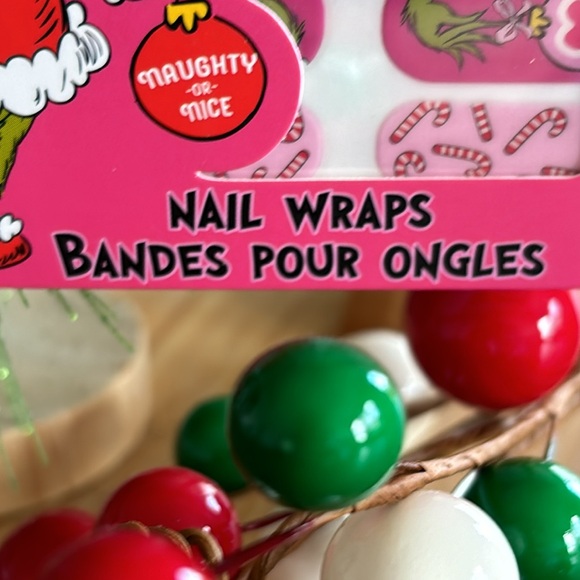 Grinch Nail Wraps - Picture 3 of 6